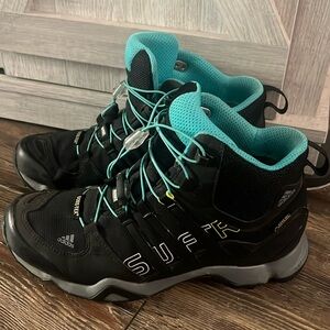 Adidas Women’s Terrex Swift Mid GTX GoreTex hiking boots - size 7